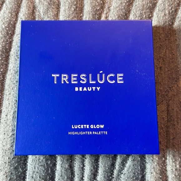 Treslúce beauty Lucete Glow Highlighter Palette - Picture 1 of 3